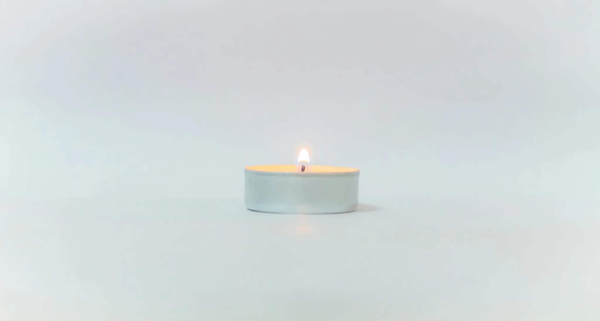 Original product photo of a candle on a white background